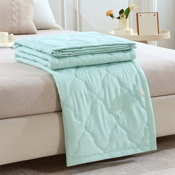 Lightweight Quilted Throw Blanket Soft Breathable All Season Coverlet for Couch Bed Sofa Cozy Decorative Lap Quilt with Stitched Pattern Machine Washable Home Bedding Accessory