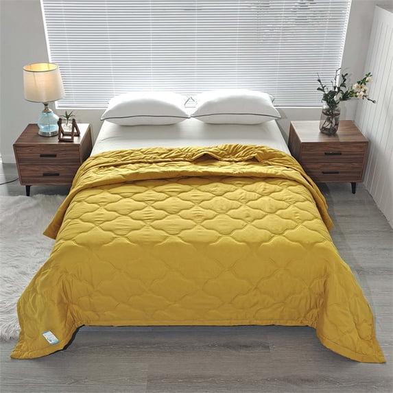 Lightweight Quilted Throw Blanket Soft Breathable All Season Coverlet for Couch Bed Sofa Cozy Decorative Lap Quilt with Stitched Pattern Machine Washable Home Bedding Accessory