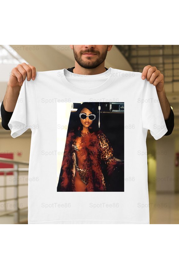 Lil Kim Retro 90s Hip Hop Music Fan Vintage Cheetah Print Graphic V11934 Unisex T-Shirt, Up to Size 5XL