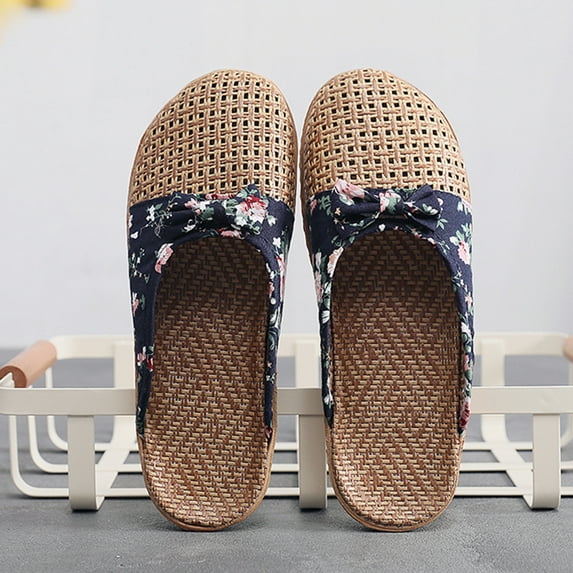 Lilgiuy Womens Rattan Woven Slippers Closed Toe Bow Straw House Slippers Summer Casual Slip on Bamboo Rattan Beach Sandals Playwear(Navy,9)