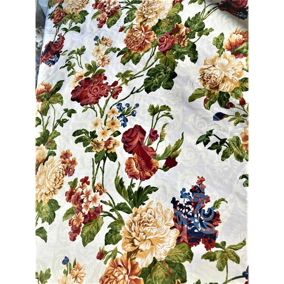 Lillycraft Blooming Floral on White Poly Cotton, 58"/60" Inches Wide and Sold By The Yard