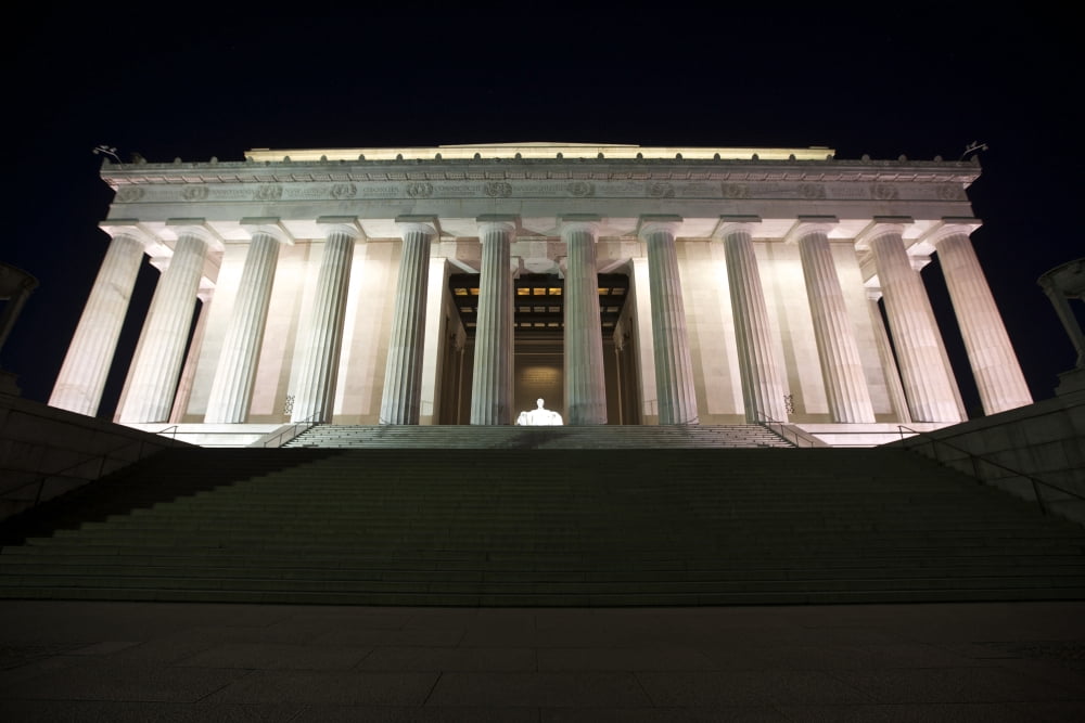 Lincoln Memorial lit up at night Washington DC USA Canvas Art - Terry MooreStocktrek Images (18 x 12)