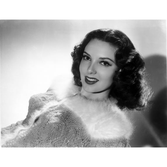 Linda Darnell smiling in Black and White Photo Print (8 x 10)