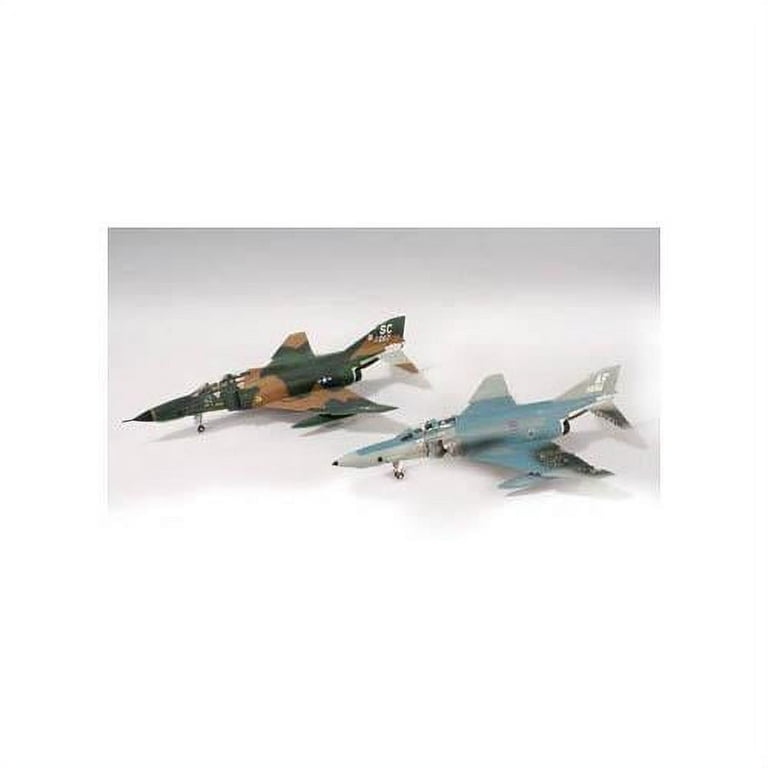 Lindberg Models Battle Damaged F-4G Phantom 1/72 Building