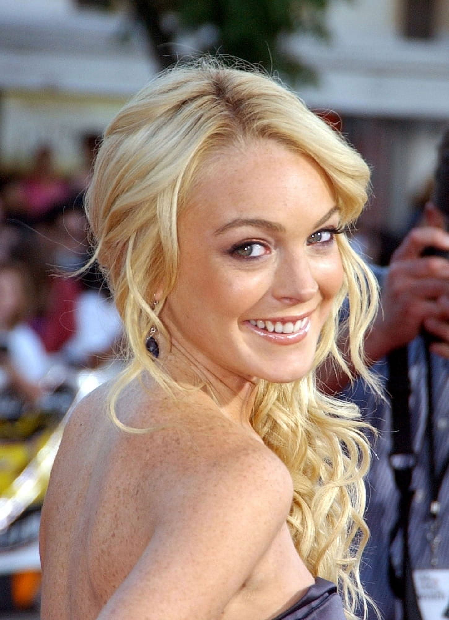 Lindsay Lohan At Arrivals For Mr & Mrs Smith Premiere Canvas Art - (16 x 20)