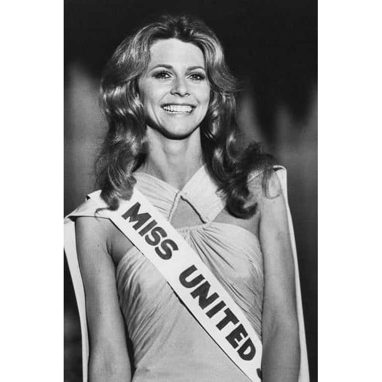 Lindsay Wagner in The Bionic Woman Miss USA beauty pageant pose 24x36 Poster
