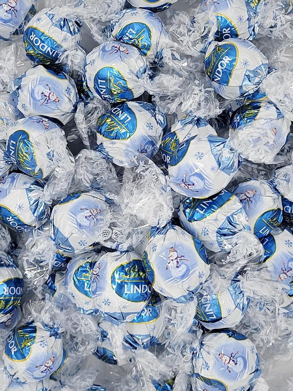 Lindt Lindor Milk Chocolate Snowman Truffles, 2 Pound Bag