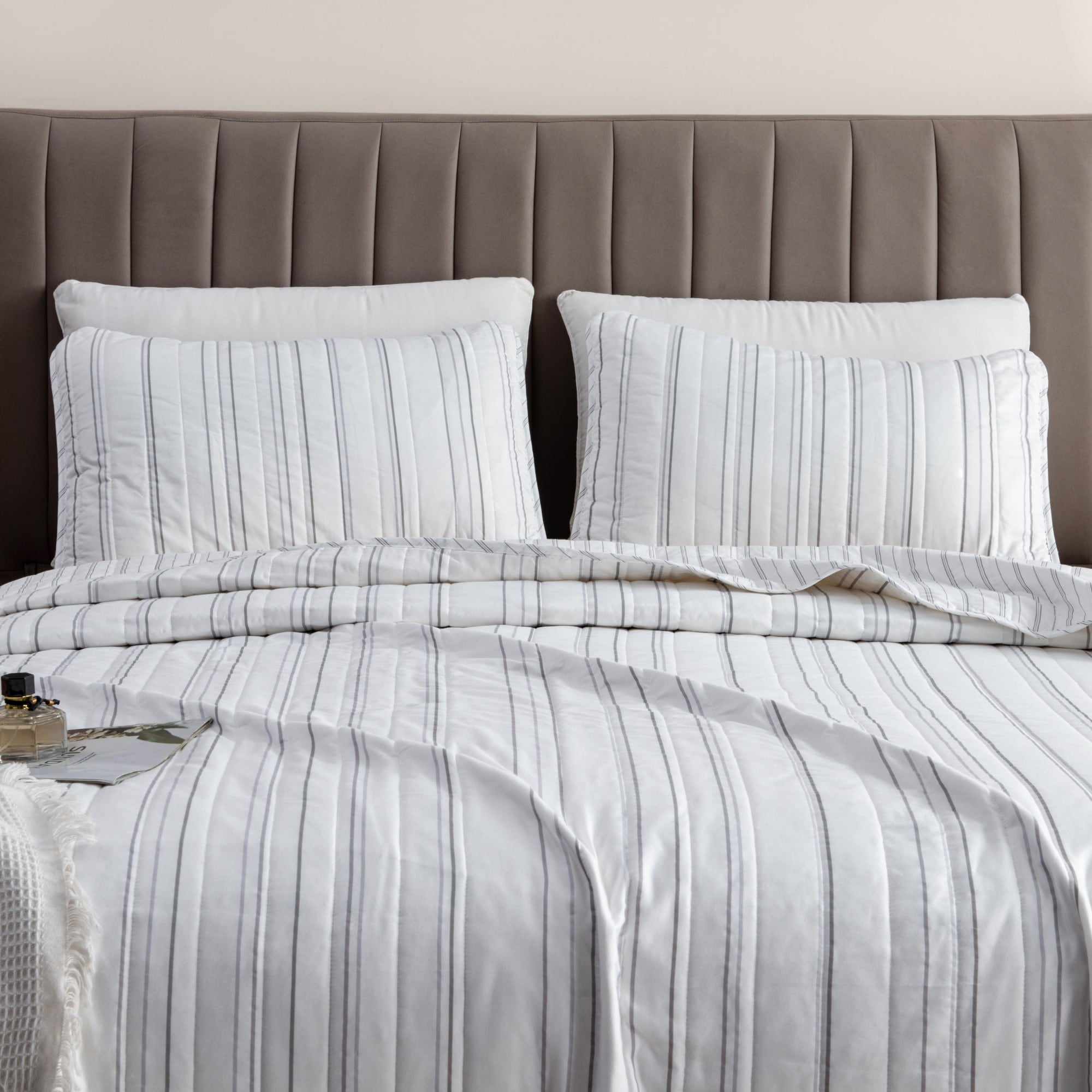 Gray Twin Reversible Microfiber Quilt Set with Shams