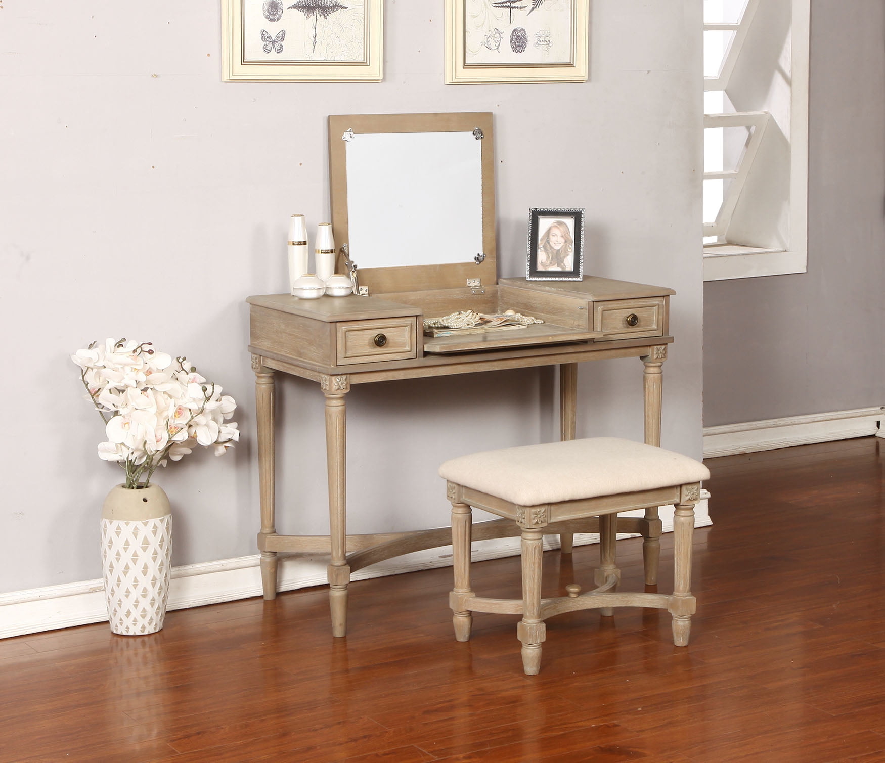 Cyndi Gray Wash Traditional Flip Top Vanity Set with Brass Accents