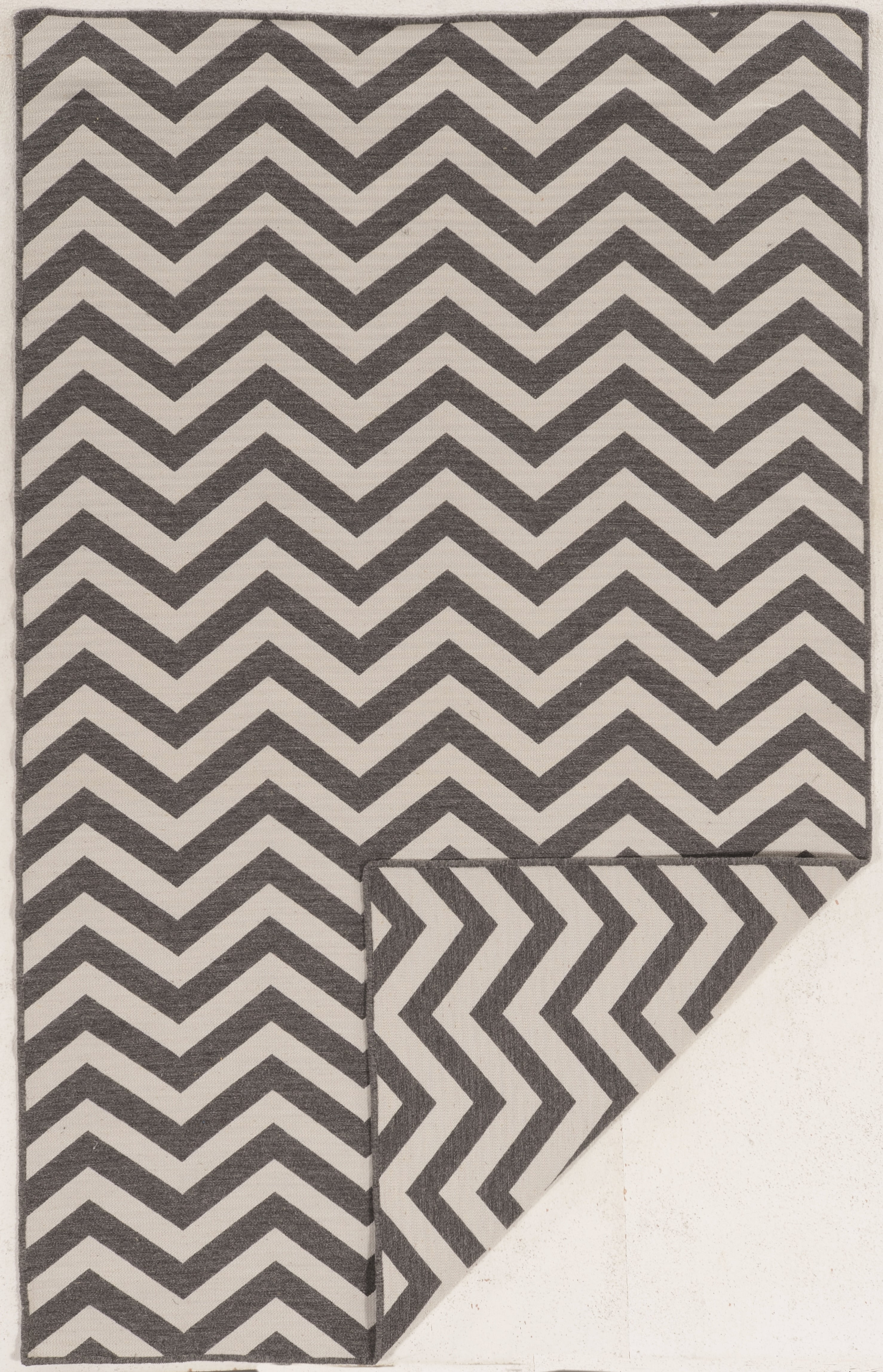 Gray and Off-White Chevron Pattern Reversible Wool Rug, 5'x8'