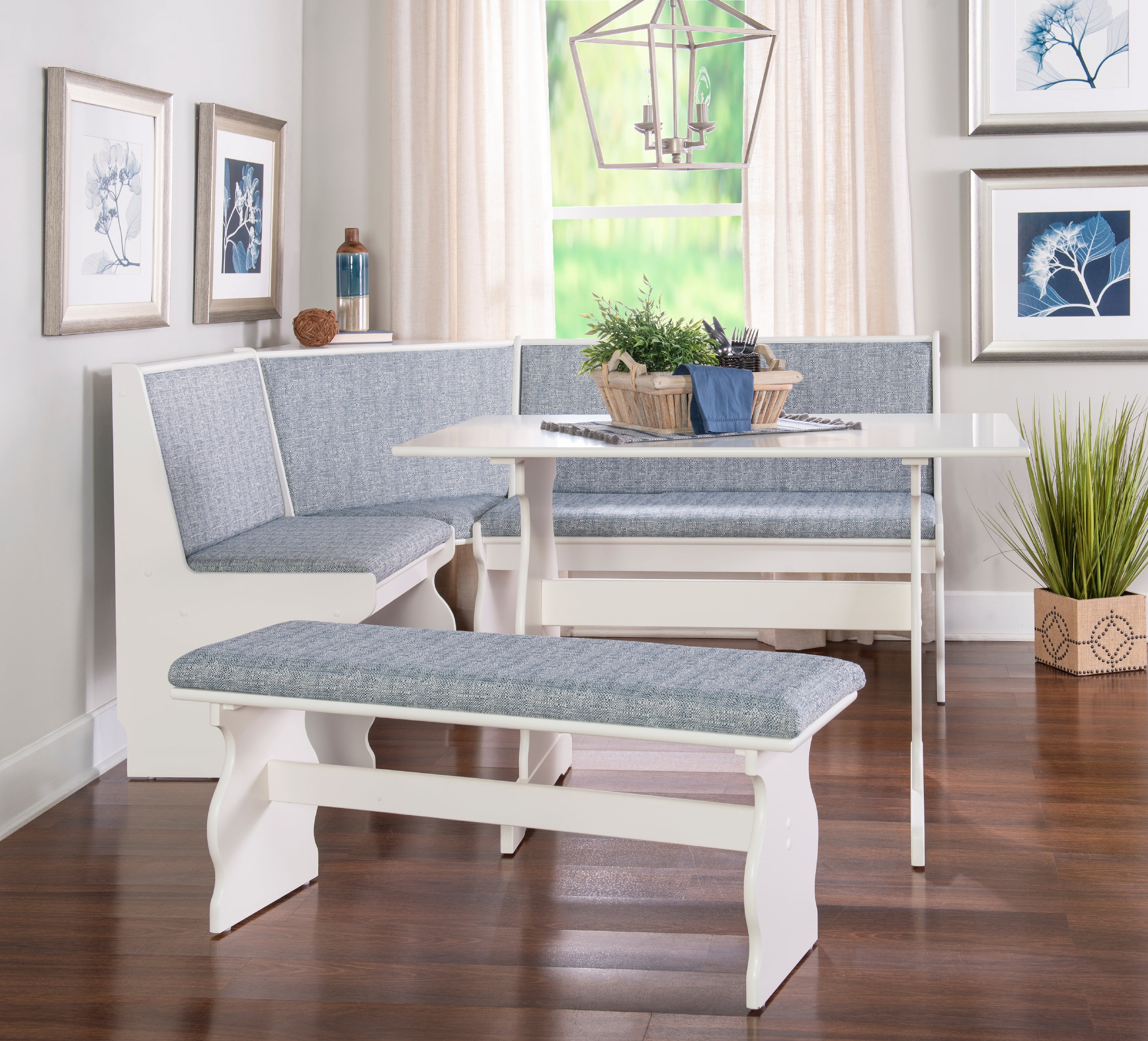 breakfast nook with bench