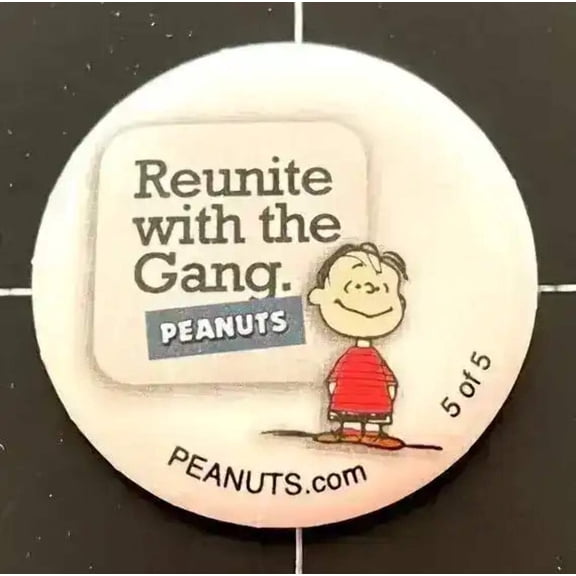 Linus Peanuts Reunite w/ Gang 2011 SDCC button pin 5/5