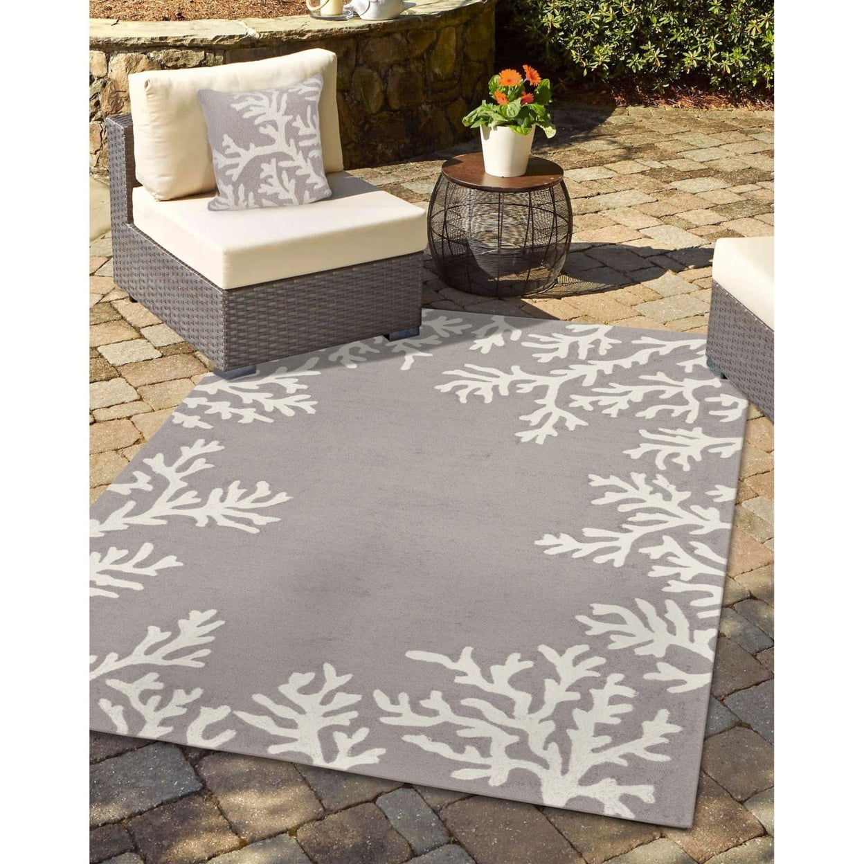 Coral Elegance 5' x 7' Rectangular Hand-Tufted Synthetic Rug in Coral and Silver