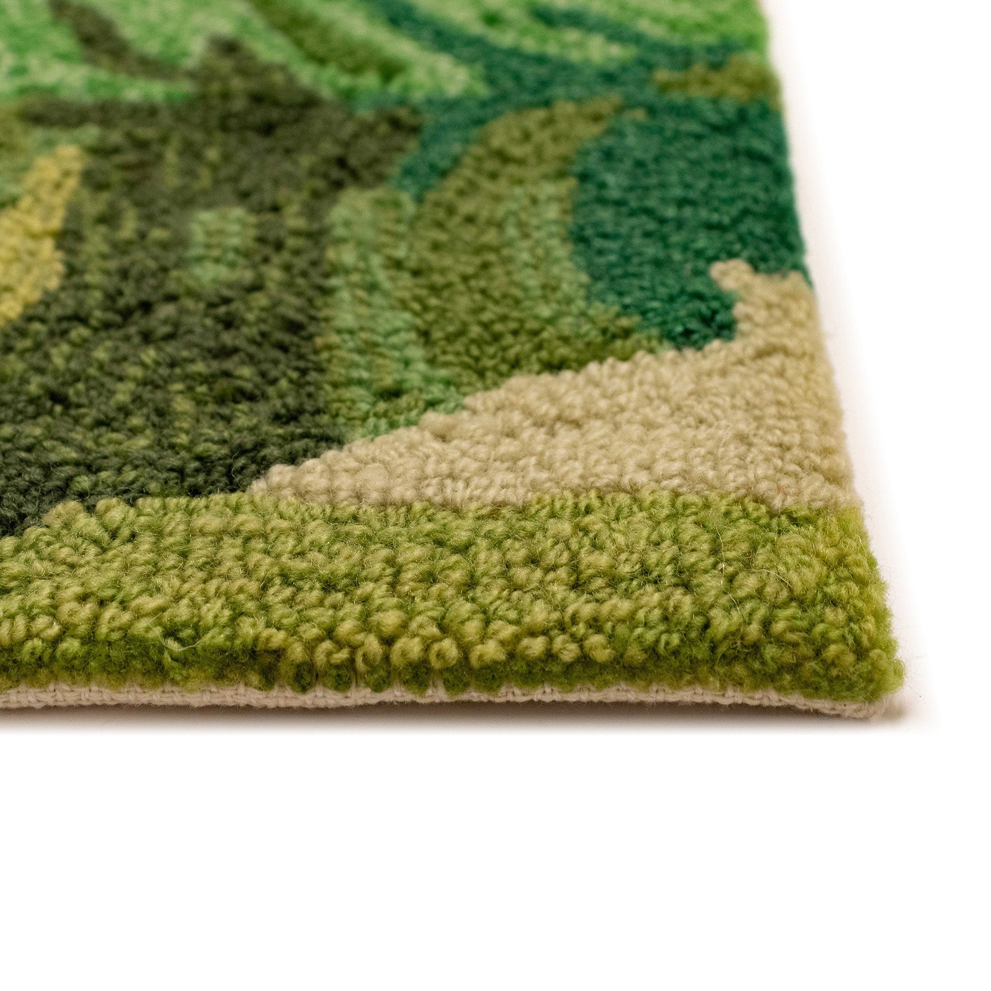 Hand-Tufted Green Palm Leaf Synthetic Indoor/Outdoor Rug