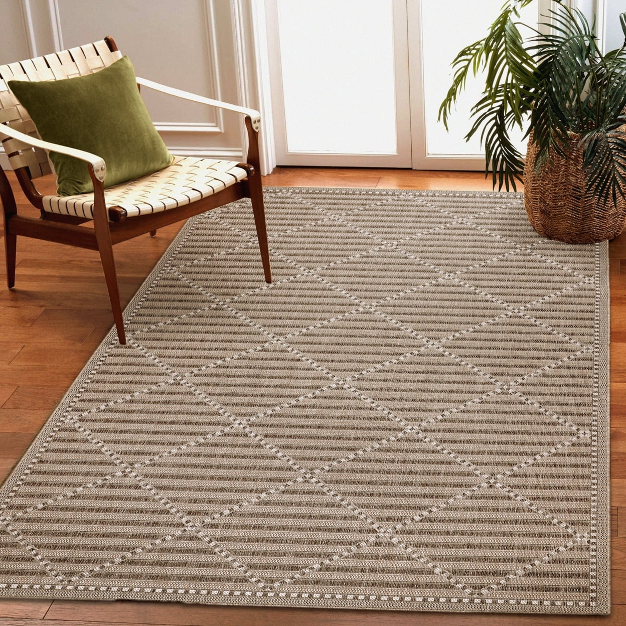 Malibu Beige and Ivory Diamond Flatwoven Indoor/Outdoor Runner Rug