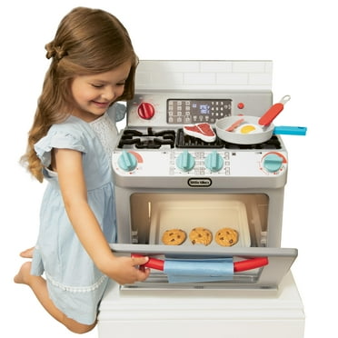 Little Tikes First Oven, Pretend Play Appliance with 11 Kitchin Accessories & Realistic Cooking Sounds, Kids Ages 2+