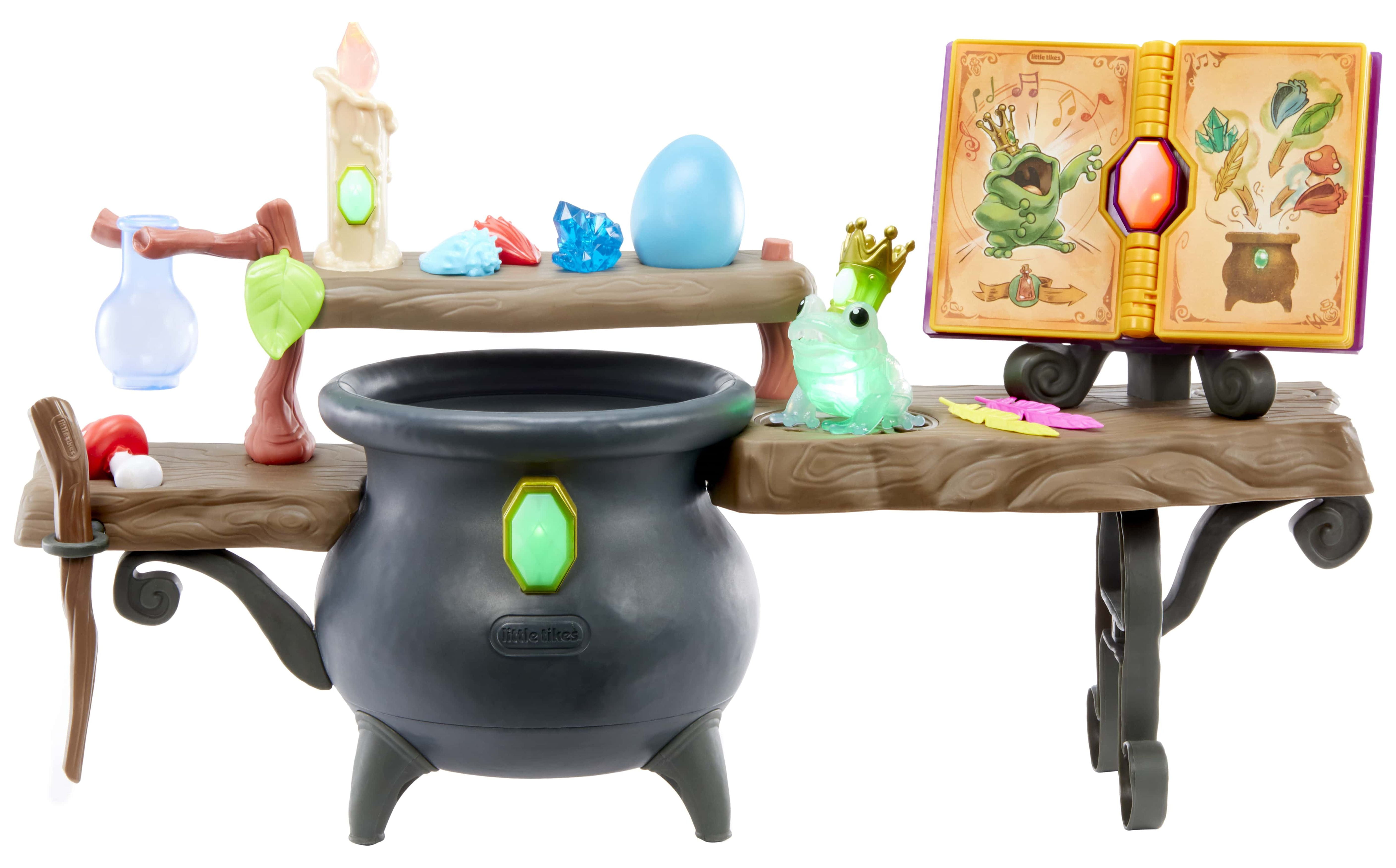  BLUEY Tree Playset with Secret Hideaway, Flower Crown and Fairy  Figures and Accessories : Toys & Games