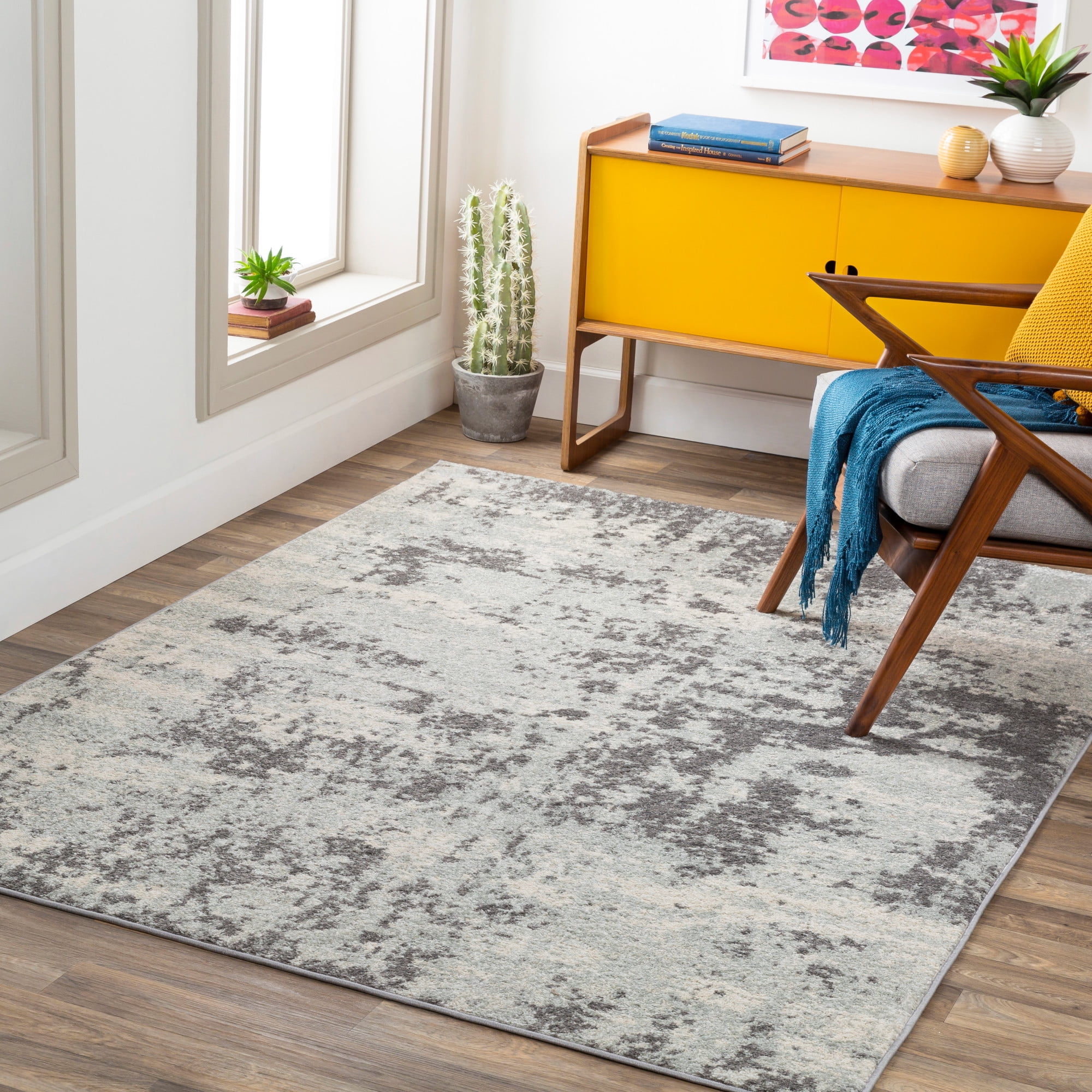 Medium Gray Abstract Synthetic Area Rug, 5'3" x 7'3"