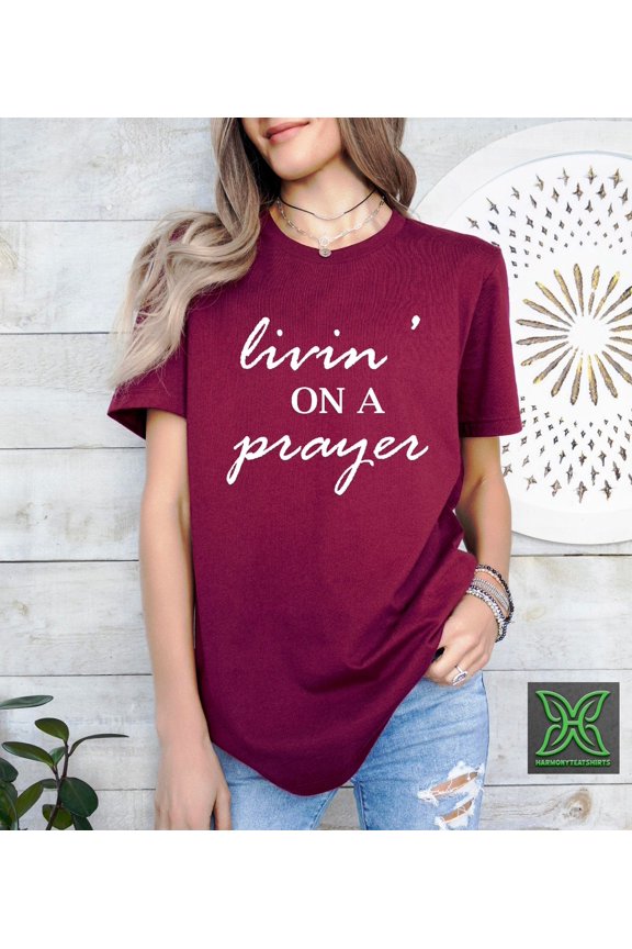 Living On a Prayer T-shirt,Christian Apparel, Mother Day, Religious Gift, Church Day Tee, Woman Gift Idea,Women's Grateful Shirt, Faith Gift All Size S-5Xl