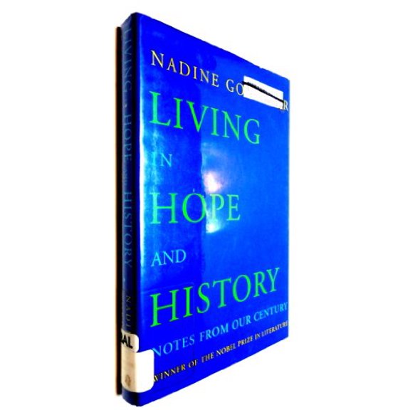 Pre-Owned Living in Hope and History: Notes from Our Century (Hardcover) 0374189919 9780374189914