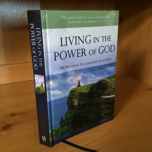 Pre-Owned Living In The Power Of God- 366 Devotions For A Powerful Life In Christ 9781432104818 9781432104818