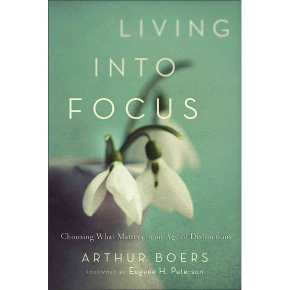 Pre-Owned Living into Focus: Choosing What Matters in an Age of Distractions, 9781587433146, 1587433141, Paperback, Illustrated edition