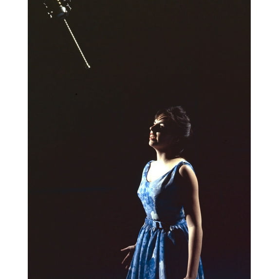 Liza Minnelli Vintage In Profile Singing Into Microphone In Spotlight 24X36 Classic Hollywood Poster