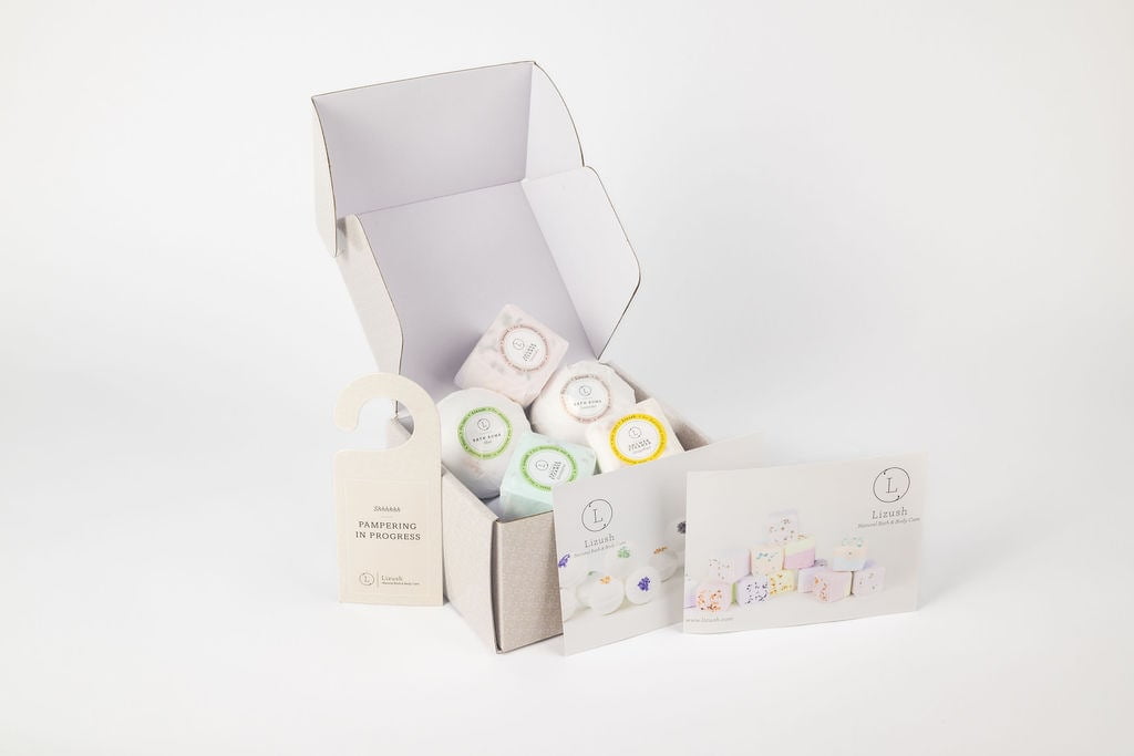 Lizush - Bath Bombs and Shower Steamers Gift Set, Relaxing Natural Bath Gift Box