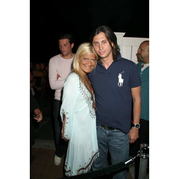Lizzie Grubman, Jonathan Cheban Inside For Fourth Of July Independence Day Party, The Star Room, Wainscott, Ny, July 03, 2005. Photo By Rob RichEverett Collection Celebrity (16 x 20)