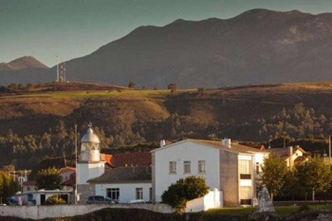 Llanes Lighthouse Llanes Spain Canvas Art - Walter Bibikow DanitaDelimont (19 x 12)