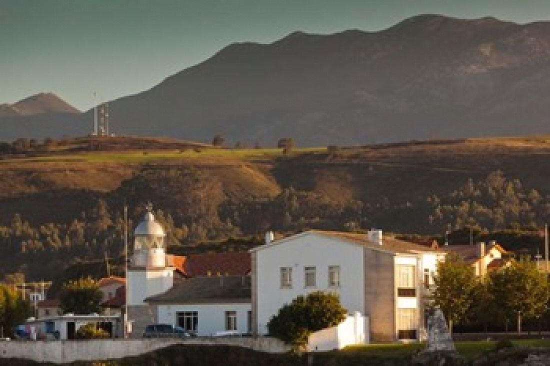 Llanes Lighthouse Llanes Spain Canvas Art - Walter Bibikow DanitaDelimont (38 x 25)