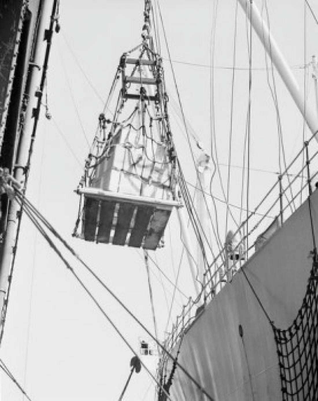 Loading cargo boxes onto Moore McCormack SS Mormacpenn ship Canvas Art - (18 x 24)