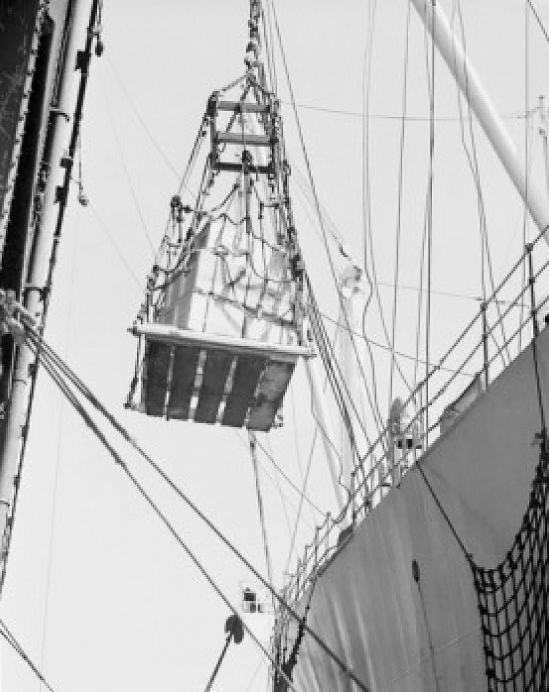 Loading cargo boxes onto Moore McCormack SS Mormacpenn ship Canvas Art - (24 x 36)