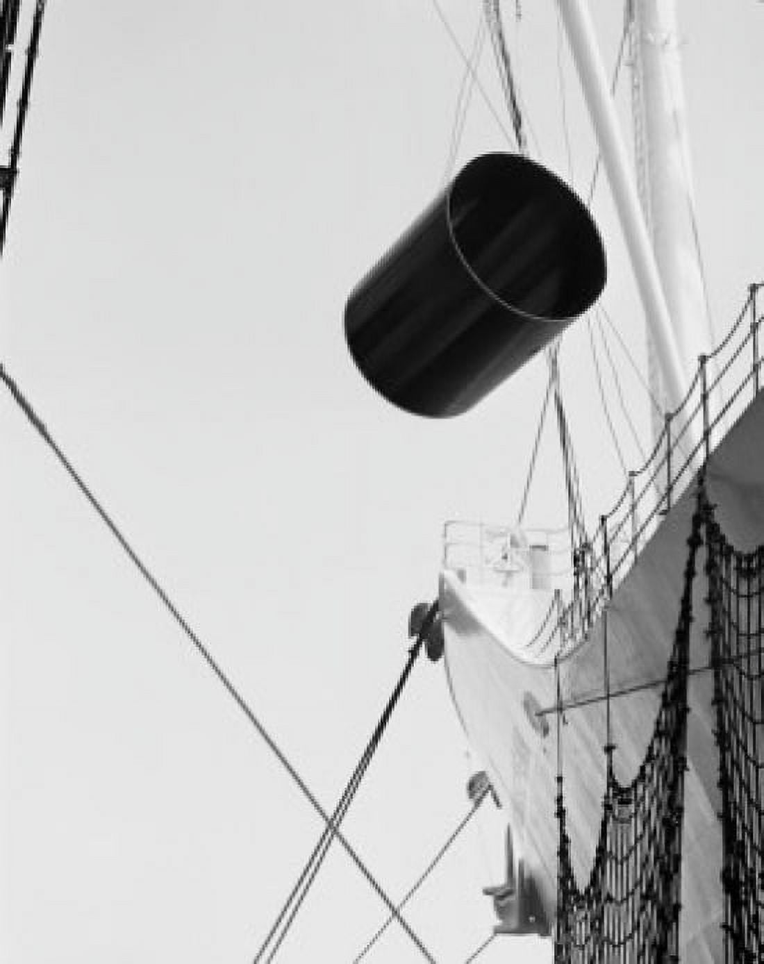 Loading conduit onto Moore McCormack SS Mormacpenn ship Canvas Art - (24 x 36)