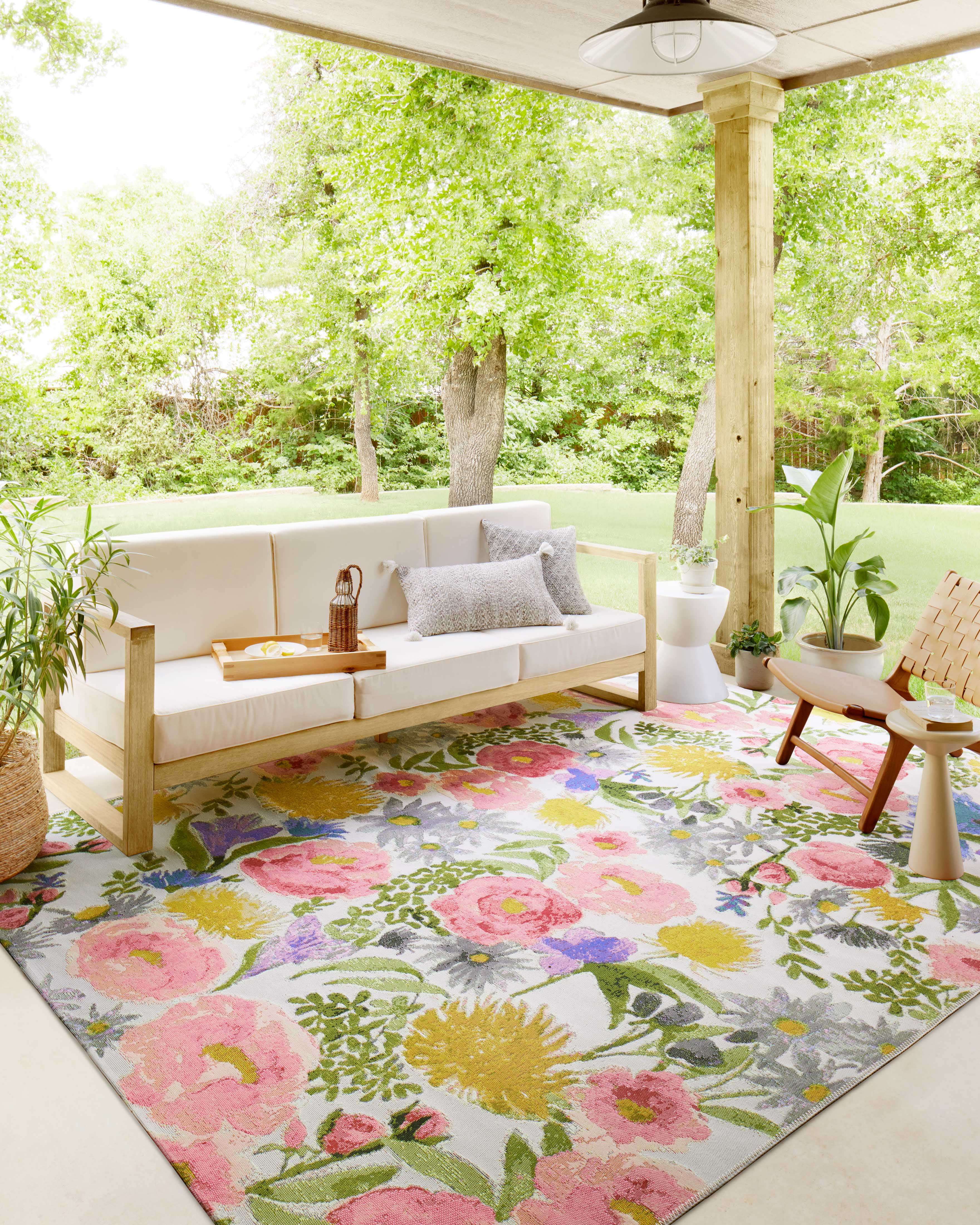 Ivory and Multicolor Floral Wool Blend Indoor/Outdoor Area Rug 6'-7" x 9'-4"