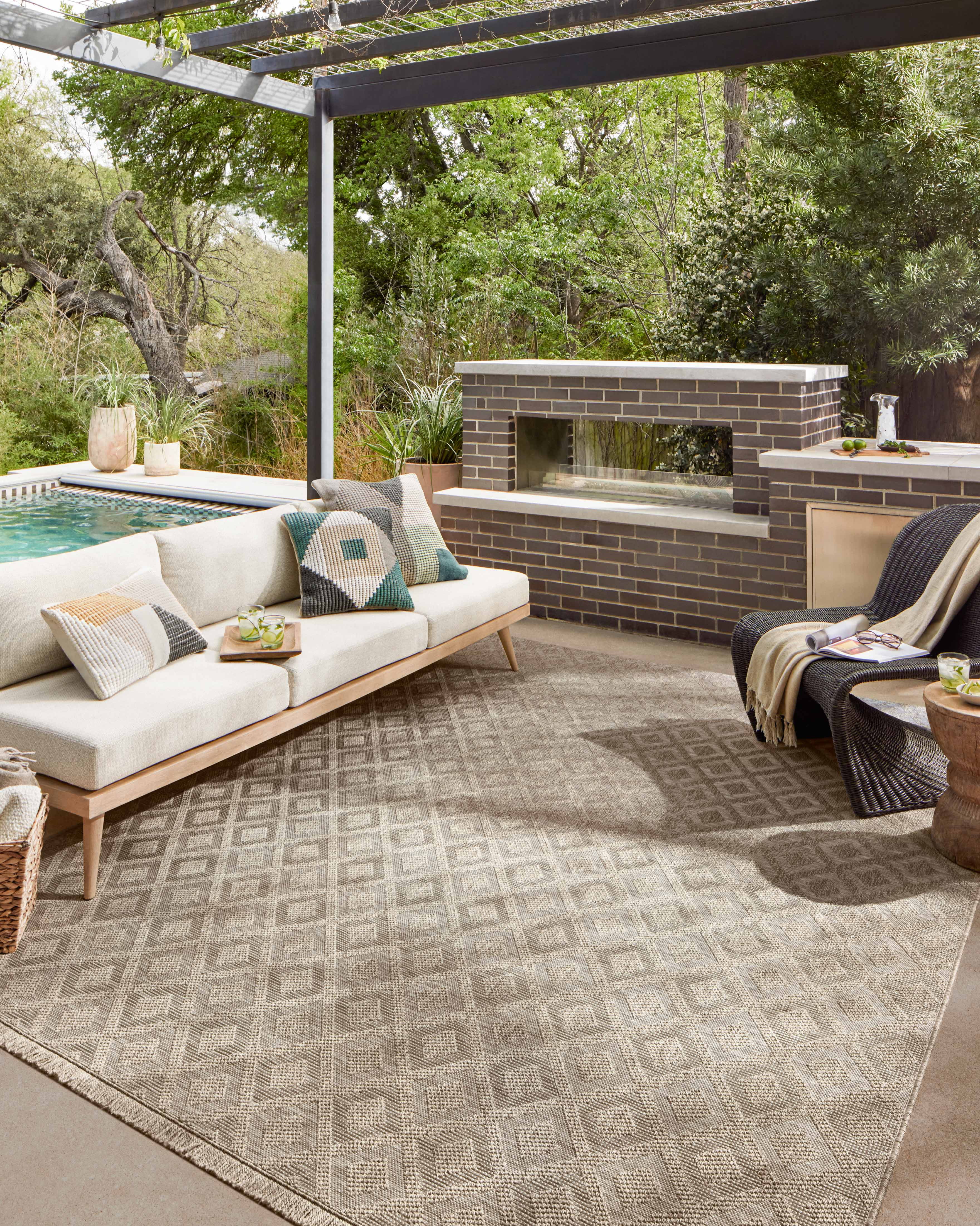 Loloi Dawn Indoor/Outdoor Water-Resistant Patio 2'-3" x 7'-7" Runner Rug