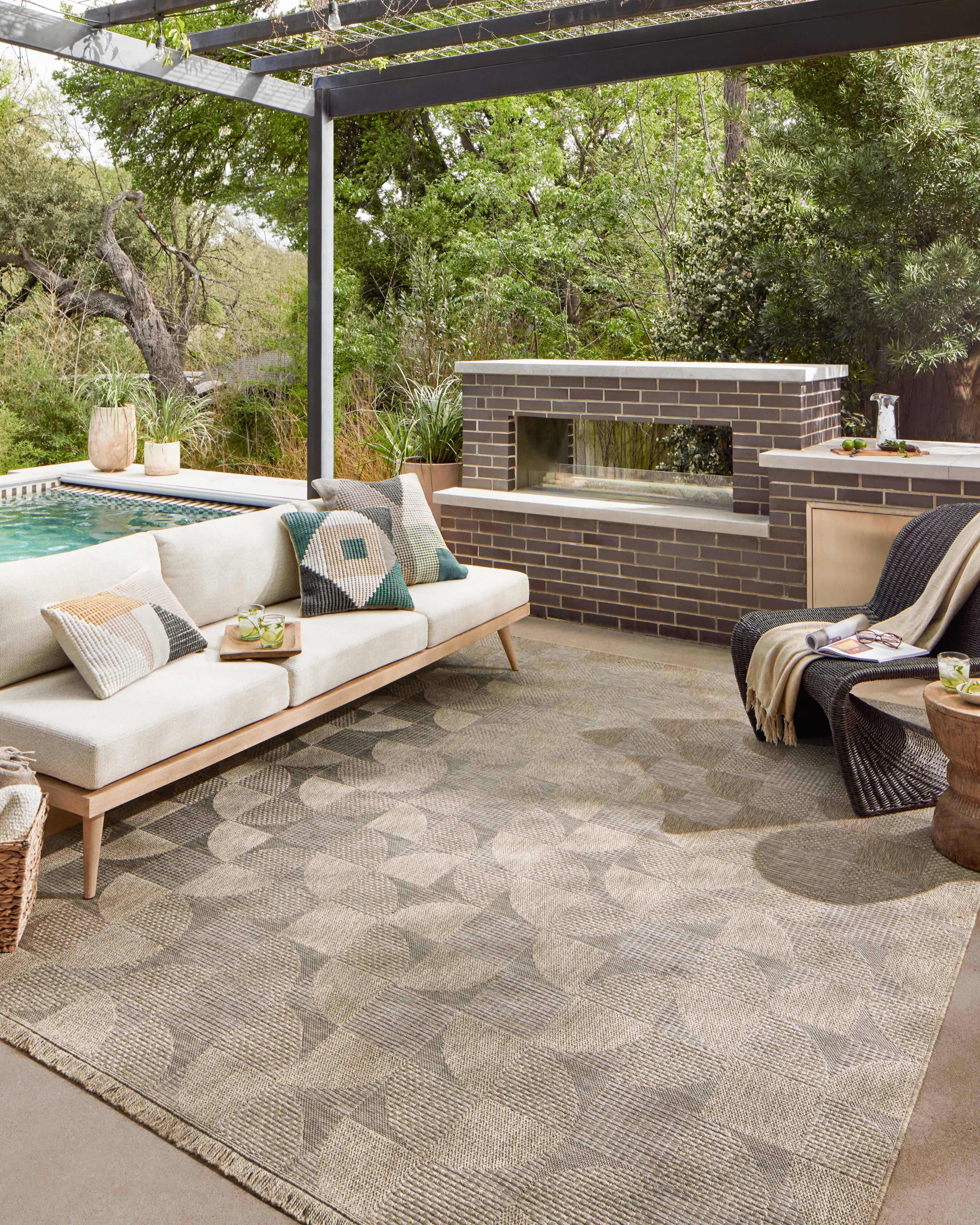Loloi Dawn Indoor/Outdoor Water-Resistant Patio 18" x 18" Sample Rug