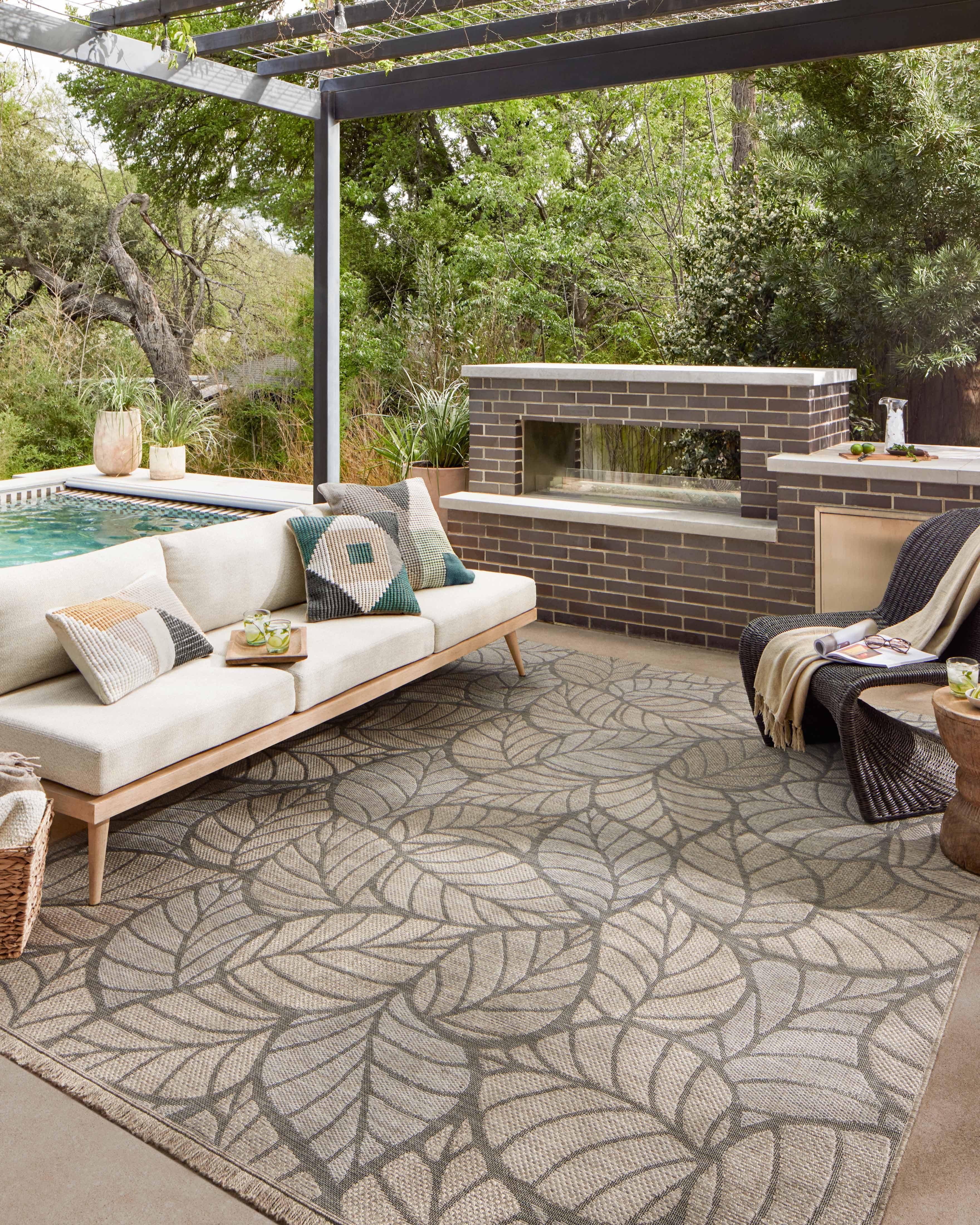 Loloi Dawn Indoor/Outdoor Water-Resistant Patio 18" x 18" Sample Rug