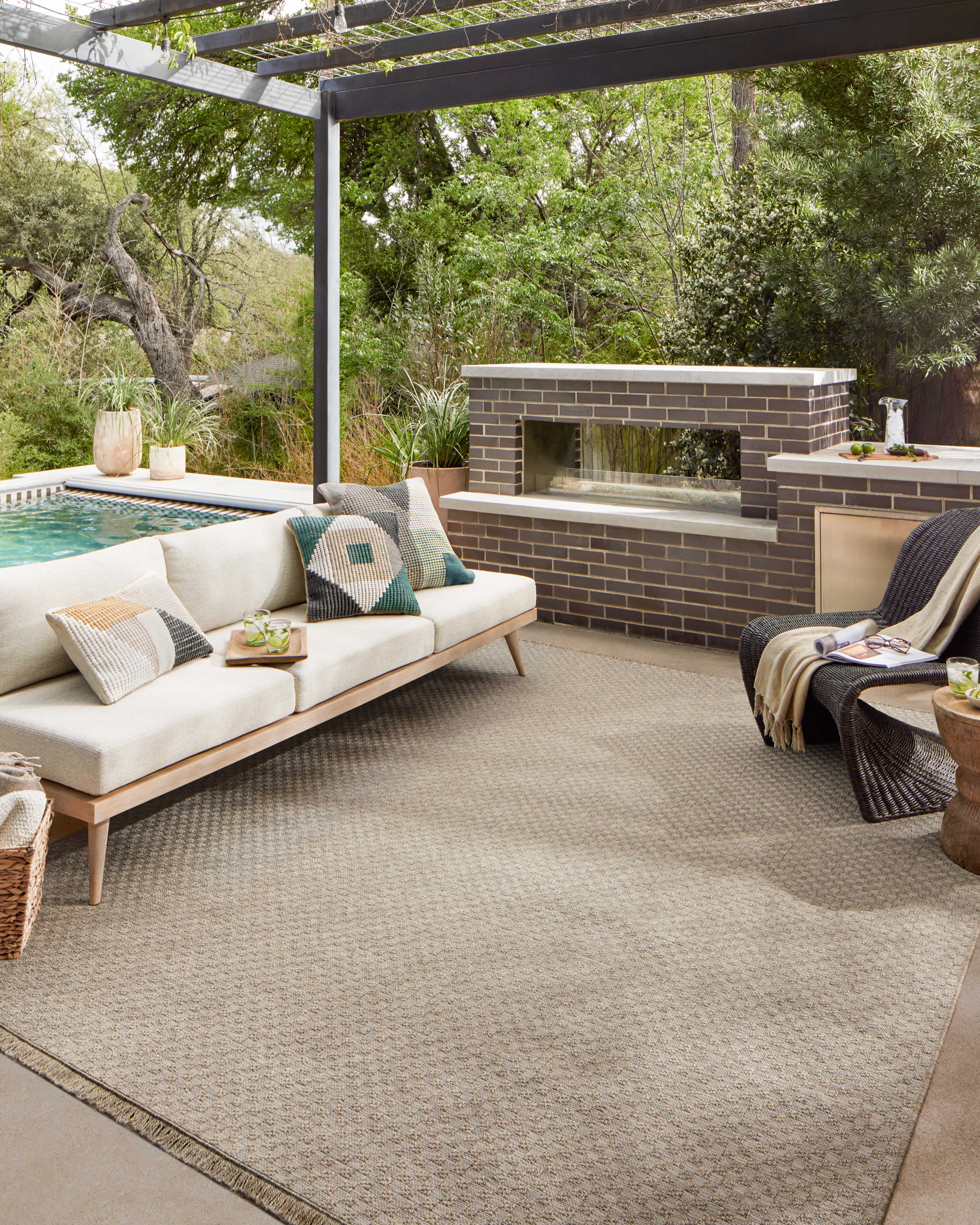Natural Geometric Flat Woven Synthetic Indoor/Outdoor Rug 5'-1" x 7'-7"