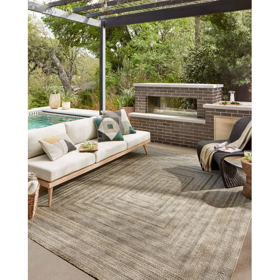 Loloi Dawn Indoor/Outdoor Water-Resistant Patio 7'-8" x 10' Area Rug