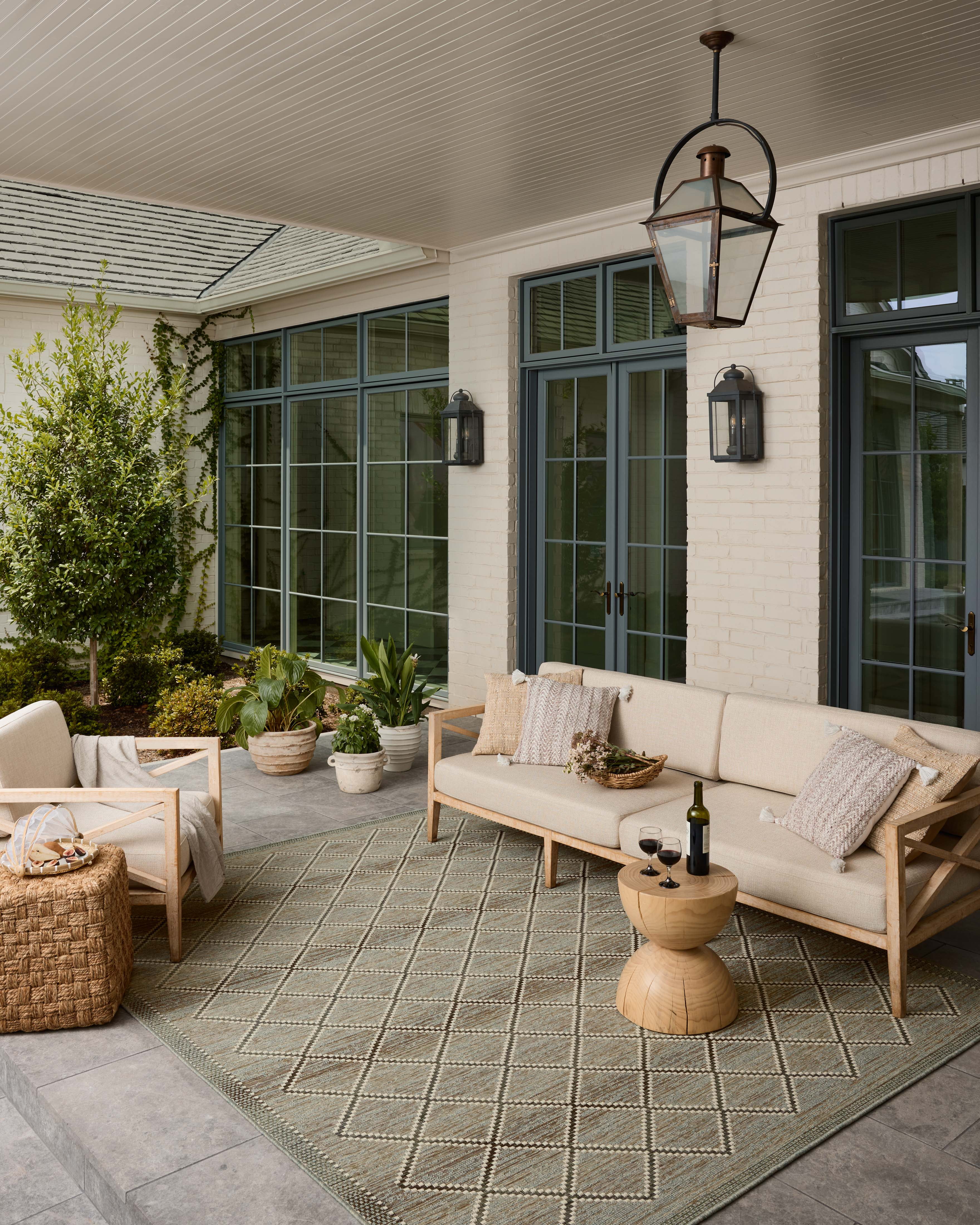 Loloi Saylor Stone / Ivory Indoor/Outdoor Area Rug
