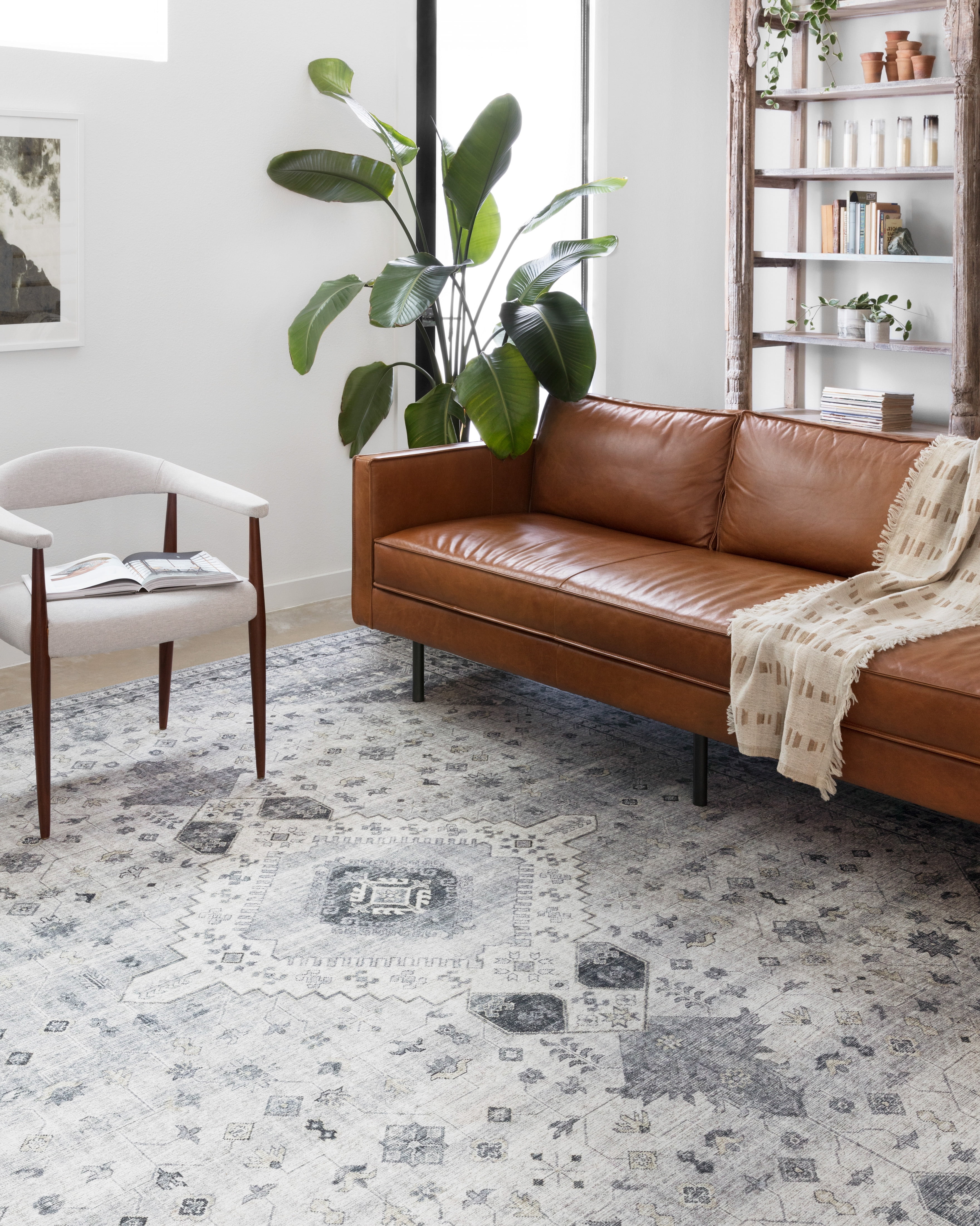 Loloi Skye Silver / Grey 7' x 9' Oval Area Rug