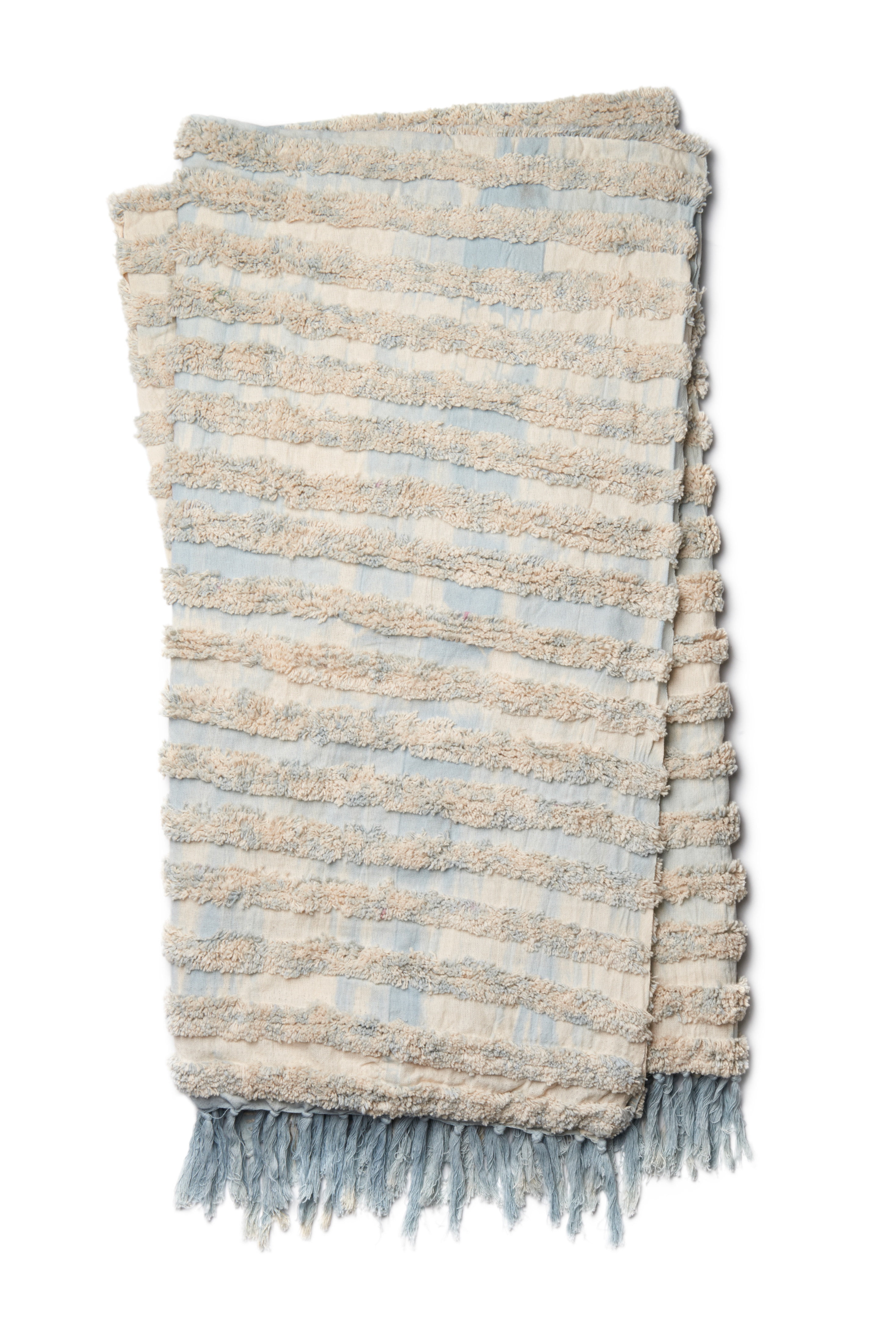Loloi Tyra Lt. Blue 4'-2" x 5' Throw