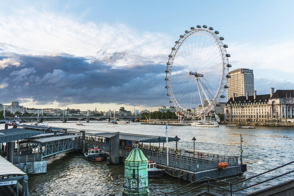 London Eye on the River Thames London England Canvas Art - Carlos Sanchez Pereyra Design Pics (19 x 12)
