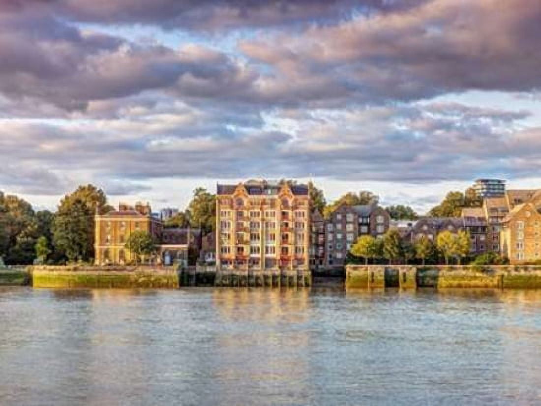 London skyline over river Thames UK Canvas Art - Assaf Frank (18 x 24)
