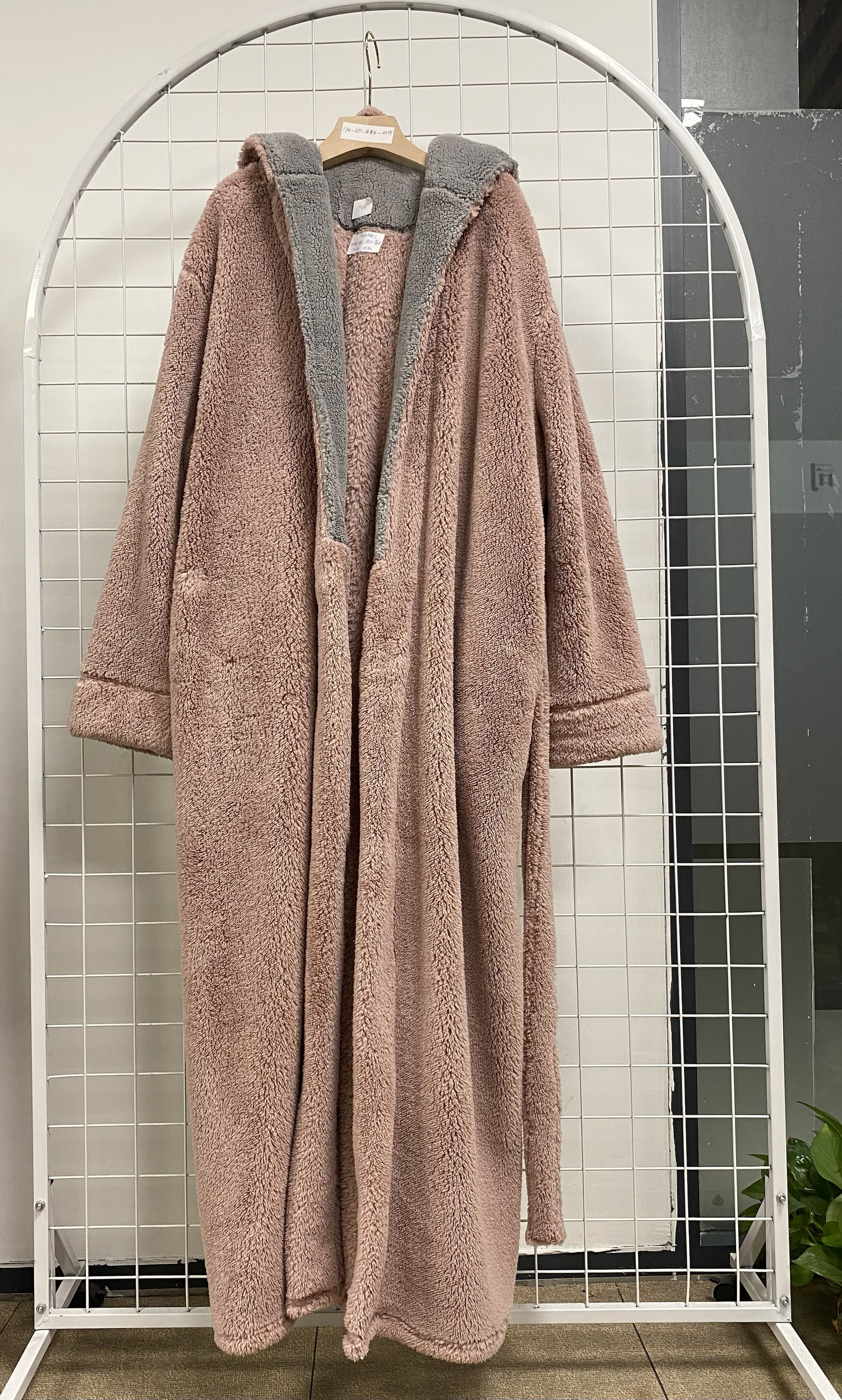 Long Hooded Robes for Women Luxurious Plush Bathrobes with Pockets