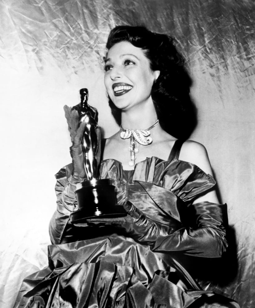 Loretta Young With Her Academy Award For FarmerS Daughter Canvas Art - (16 x 20)
