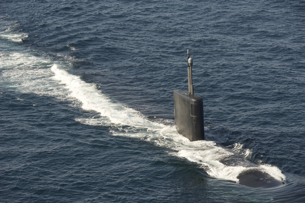 Los Angeles-class attack submarine USS Hampton Canvas Art - Stocktrek Images (35 x 23)
