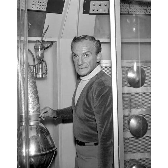 Lost in Space Jonathan Harris as shifty Dr Smith on Jupiter 2 8x10 inch photo