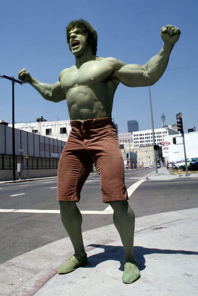 Lou Ferrigno in The Incredible Hulk roaring in street muscles painted ...